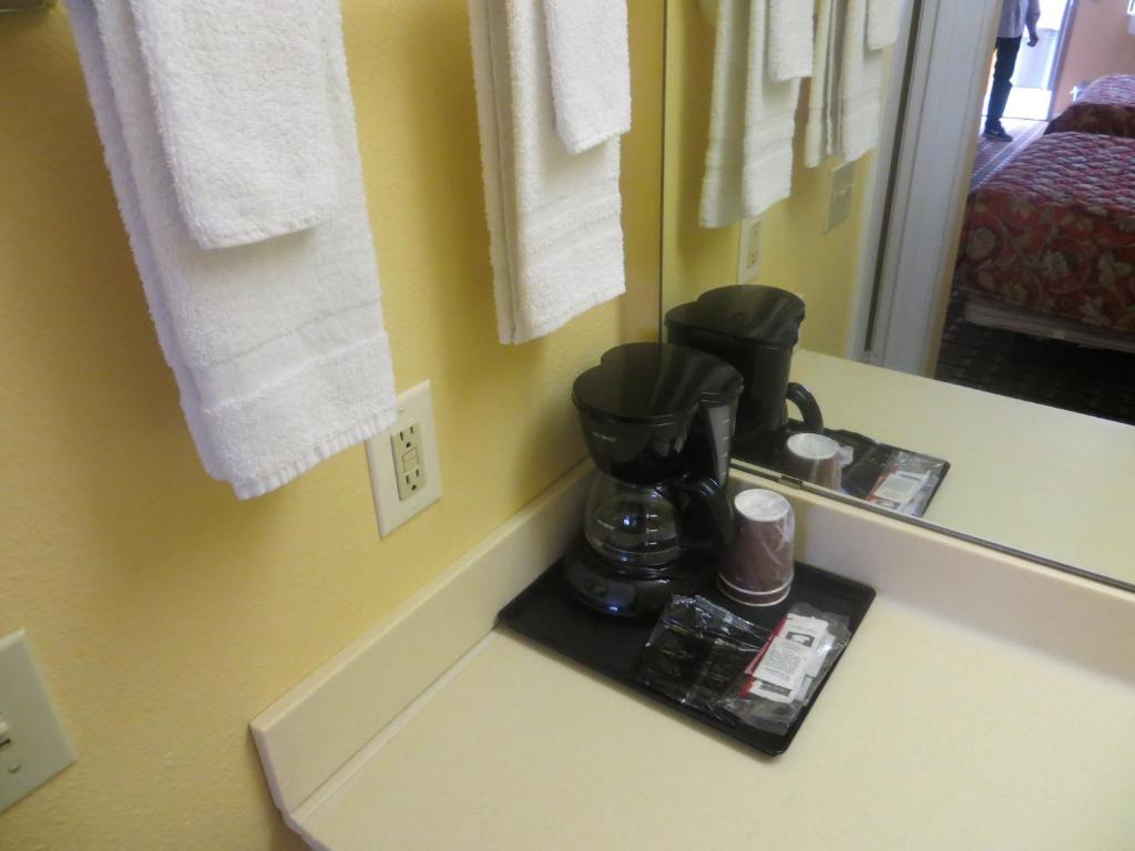 La Grange Executive Inn And Suites الغرفة الصورة